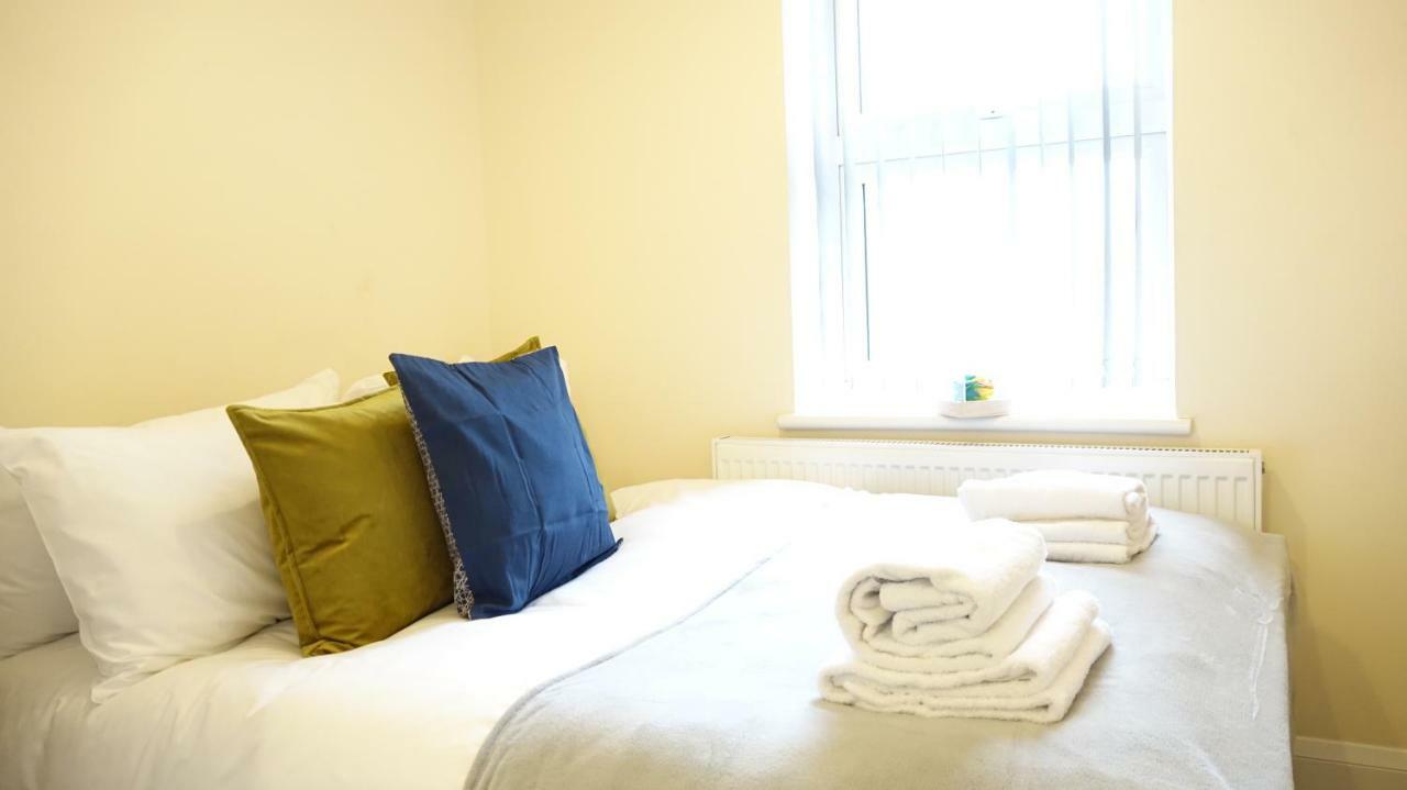 לונדון Heathrow Ensuite Rooms- Auto Check In מראה חיצוני תמונה