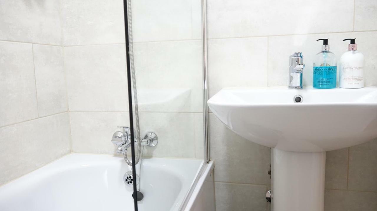 לונדון Heathrow Ensuite Rooms- Auto Check In מראה חיצוני תמונה