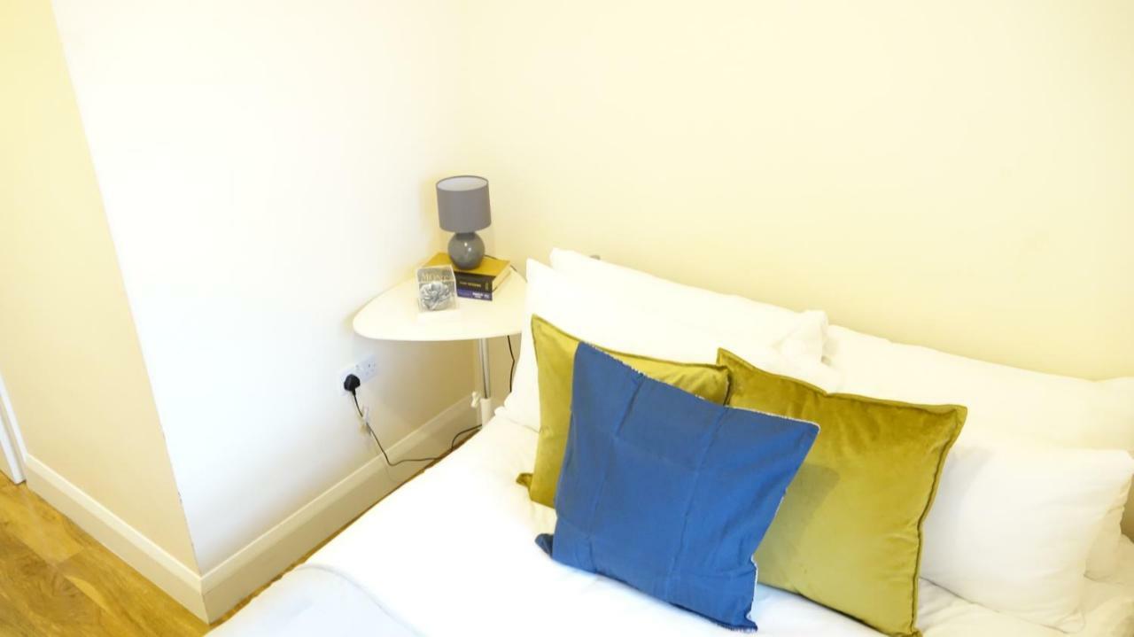 לונדון Heathrow Ensuite Rooms- Auto Check In מראה חיצוני תמונה