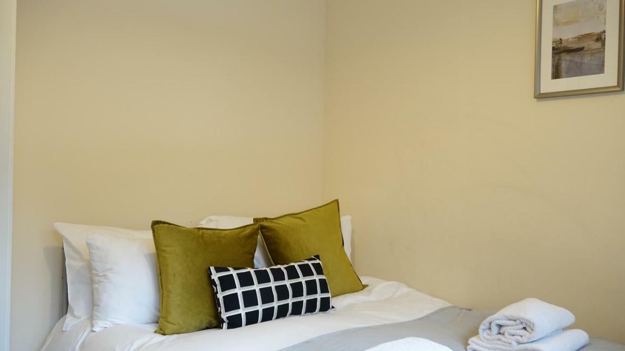 לונדון Heathrow Ensuite Rooms- Auto Check In מראה חיצוני תמונה