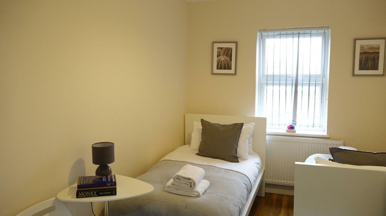 Stanwell Heathrow Ensuite Rooms מראה חיצוני תמונה